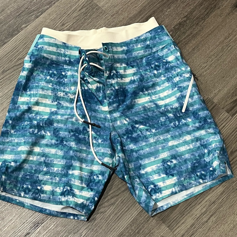 LULULEMON - Swimsuit trunks tidal stripe, size 32